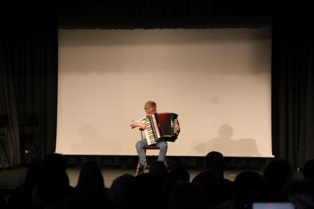 »Mamica je kakor zarja« (22)